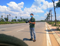 Người lao động mưu sinh giữa nắng nóng