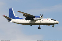 [ẢNH] Quá nguy hiểm khi phi công cho bạn gái cầm lái máy bay chở khách