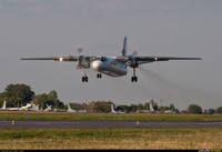 [ẢNH] Quá nguy hiểm khi phi công cho bạn gái cầm lái máy bay chở khách