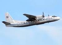 [ẢNH] Quá nguy hiểm khi phi công cho bạn gái cầm lái máy bay chở khách