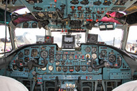 [ẢNH] Quá nguy hiểm khi phi công cho bạn gái cầm lái máy bay chở khách