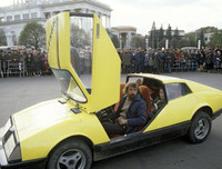 Những hình ảnh chưa từng công bố về thanh niên thời Liên Xô cũ