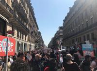 Hàng nghìn người tuần hành phản đối Tổng thống Pháp tại thủ đô Paris