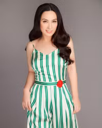 Ngỡ ngàng với style khác lạ của ca sĩ Phi Nhung