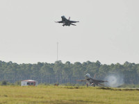 [ẢNH] Mỹ ‘biến’ chiến đấu cơ F-16 thành... bia tập bắn