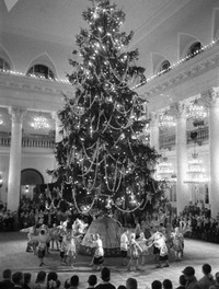 [Ảnh] Nhìn lại không khí rộn ràng đón năm mới thời Liên Xô