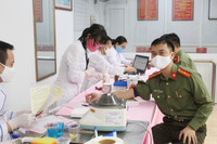Ngời sắc đỏ chiến sỹ công an hiến máu tình nguyện vì cộng đồng