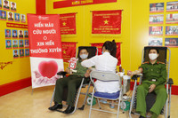 Ngời sắc đỏ chiến sỹ công an hiến máu tình nguyện vì cộng đồng