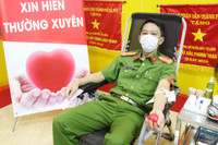 Ngời sắc đỏ chiến sỹ công an hiến máu tình nguyện vì cộng đồng