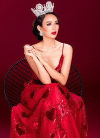 Thần thái Ngọc Diễm đẹp bội phần sau 10 năm đăng quang