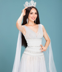 Thần thái Ngọc Diễm đẹp bội phần sau 10 năm đăng quang