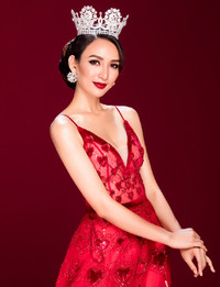 Thần thái Ngọc Diễm đẹp bội phần sau 10 năm đăng quang