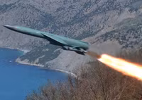 [ẢNH] Tên lửa bờ Nga ào ạt khai hỏa khi NATO dọa đưa tàu chiến tới biển Azov