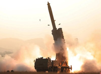 [ẢNH] Triều Tiên bắn thử thành công pháo phản lực khổng lồ