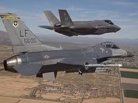 [ẢNH] F-35 Lightning II trúng thầu đơn hàng với số lượng khiến Su-57 phải 
