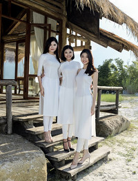 Người đẹp biển Đào Thị Hà 