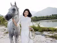 Người đẹp biển Đào Thị Hà 