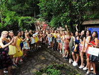 Huyền My và các thí sinh Miss Grand International 2017 hào hứng khám phá động Thiên Đường