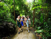 Huyền My và các thí sinh Miss Grand International 2017 hào hứng khám phá động Thiên Đường