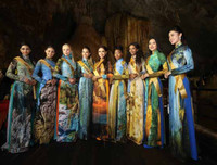 Huyền My và các thí sinh Miss Grand International 2017 hào hứng khám phá động Thiên Đường