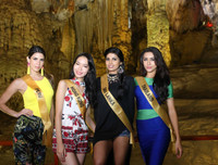 Huyền My và các thí sinh Miss Grand International 2017 hào hứng khám phá động Thiên Đường