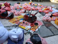 Trung thu sớm ở làng làm mặt nạ giấy bồi