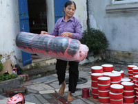 Trung thu sớm ở làng làm mặt nạ giấy bồi