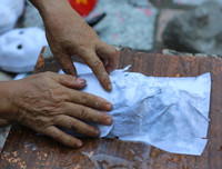 Trung thu sớm ở làng làm mặt nạ giấy bồi