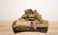[ẢNH] Mỹ tung vào Syria hàng loạt xe chiến đấu bộ binh M2 Bradley - 
