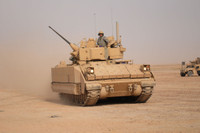 [ẢNH] Mỹ tung vào Syria hàng loạt xe chiến đấu bộ binh M2 Bradley - 