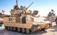 [ẢNH] Mỹ tung vào Syria hàng loạt xe chiến đấu bộ binh M2 Bradley - 