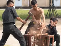 Nữ cảnh sát đặc nhiệm với khí công thâm hậu, võ thuật điêu luyện