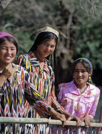 [Ảnh] Bất ngờ với tiêu chí sắc đẹp đối lập nhau ở phụ nữ các nước