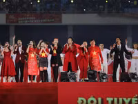 Hoa hậu Jennifer Phạm hòa giọng cùng các nghệ sĩ tôn vinh đội tuyển U23 Việt Nam