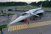 [ẢNH] Nga gây bất ngờ khi đưa máy bay siêu thanh Tu-144 ‘diễu phố’