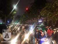 [Ảnh] Hàng vạn người đổ ra đường mừng Giáng sinh an lành