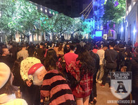 [Ảnh] Hàng vạn người đổ ra đường mừng Giáng sinh an lành