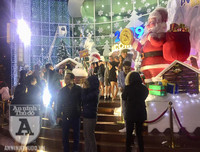 [Ảnh] Hàng vạn người đổ ra đường mừng Giáng sinh an lành