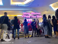 [Ảnh] Hàng vạn người đổ ra đường mừng Giáng sinh an lành