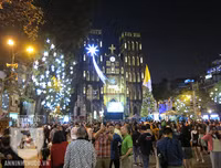 [Ảnh] Hàng vạn người đổ ra đường mừng Giáng sinh an lành