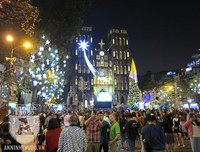 [Ảnh] Hàng vạn người đổ ra đường mừng Giáng sinh an lành