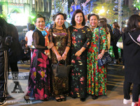 [Ảnh] Hàng vạn người đổ ra đường mừng Giáng sinh an lành