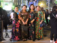 [Ảnh] Hàng vạn người đổ ra đường mừng Giáng sinh an lành