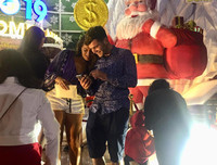 [Ảnh] Hàng vạn người đổ ra đường mừng Giáng sinh an lành