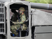 [Ảnh] Xe tăng, pháo binh Nhật Bản rầm rộ khai hỏa dưới chân núi Phú Sĩ