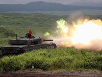 [Ảnh] Xe tăng, pháo binh Nhật Bản rầm rộ khai hỏa dưới chân núi Phú Sĩ