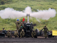 [Ảnh] Xe tăng, pháo binh Nhật Bản rầm rộ khai hỏa dưới chân núi Phú Sĩ