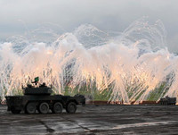 [Ảnh] Xe tăng, pháo binh Nhật Bản rầm rộ khai hỏa dưới chân núi Phú Sĩ