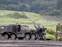 [Ảnh] Xe tăng, pháo binh Nhật Bản rầm rộ khai hỏa dưới chân núi Phú Sĩ