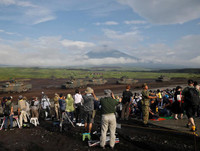 [Ảnh] Xe tăng, pháo binh Nhật Bản rầm rộ khai hỏa dưới chân núi Phú Sĩ